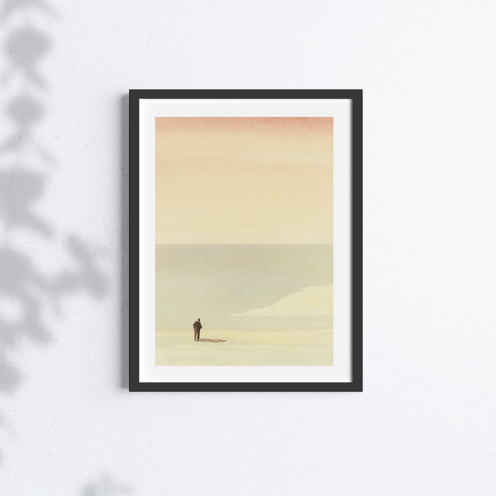 Illustrazione "Marea" dai toni pastello. Rappresenta una spiaggia deserta attraversata da una persona.